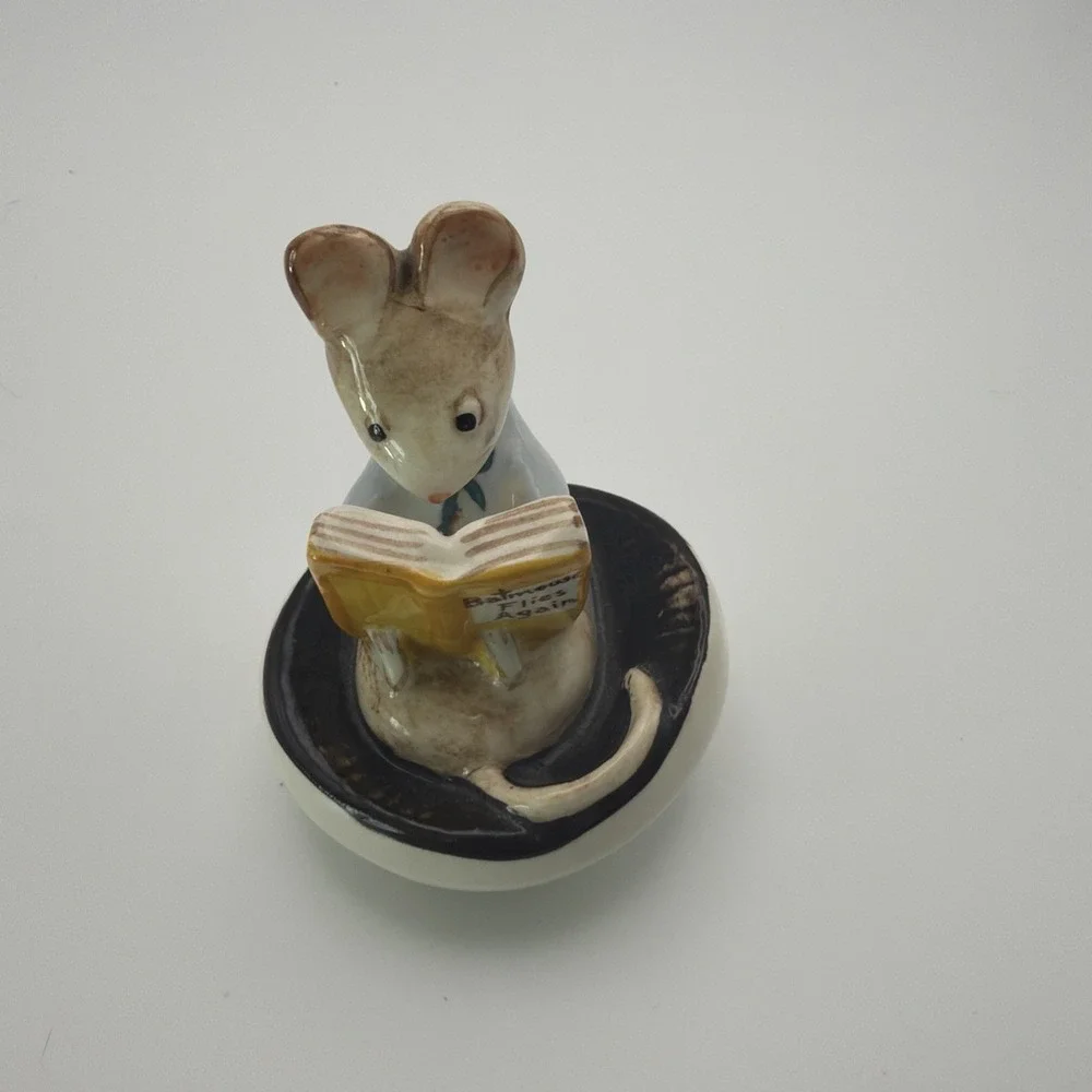 Kitty MacBride Beswick Figurine: A Good Read #2529 Mouse Reading Vintage